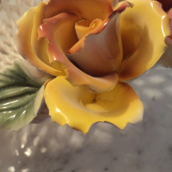 vintage porcelain Capodimonte flower basket ~ Italy~ large size - Picture 8 of 8